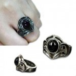 黑寶石鈦鋼個性戒指 ~ 整個設計壓鑄成型，效果立體 男生女生皆可配戴